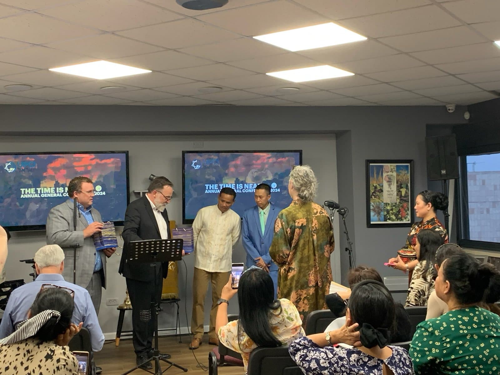 Honoring guests and ministers at the conference